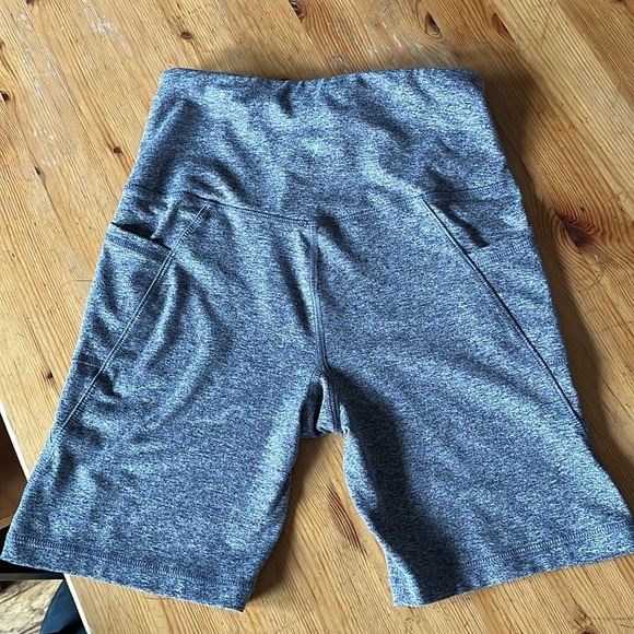 Seaa Athletics Women's Heather Gray Active Set |Shorts + Sports Bra - Picture 5 of 7